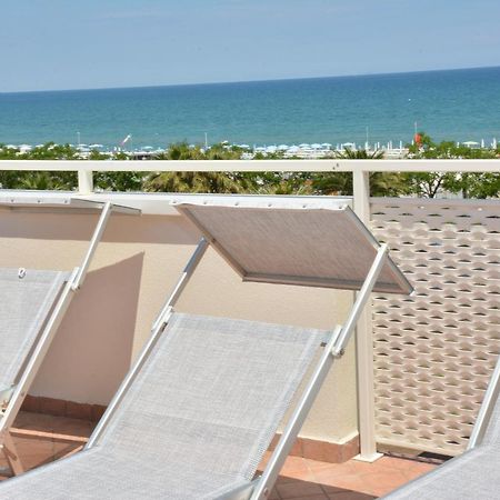 Hotel Marisa Риччоне Экстерьер фото